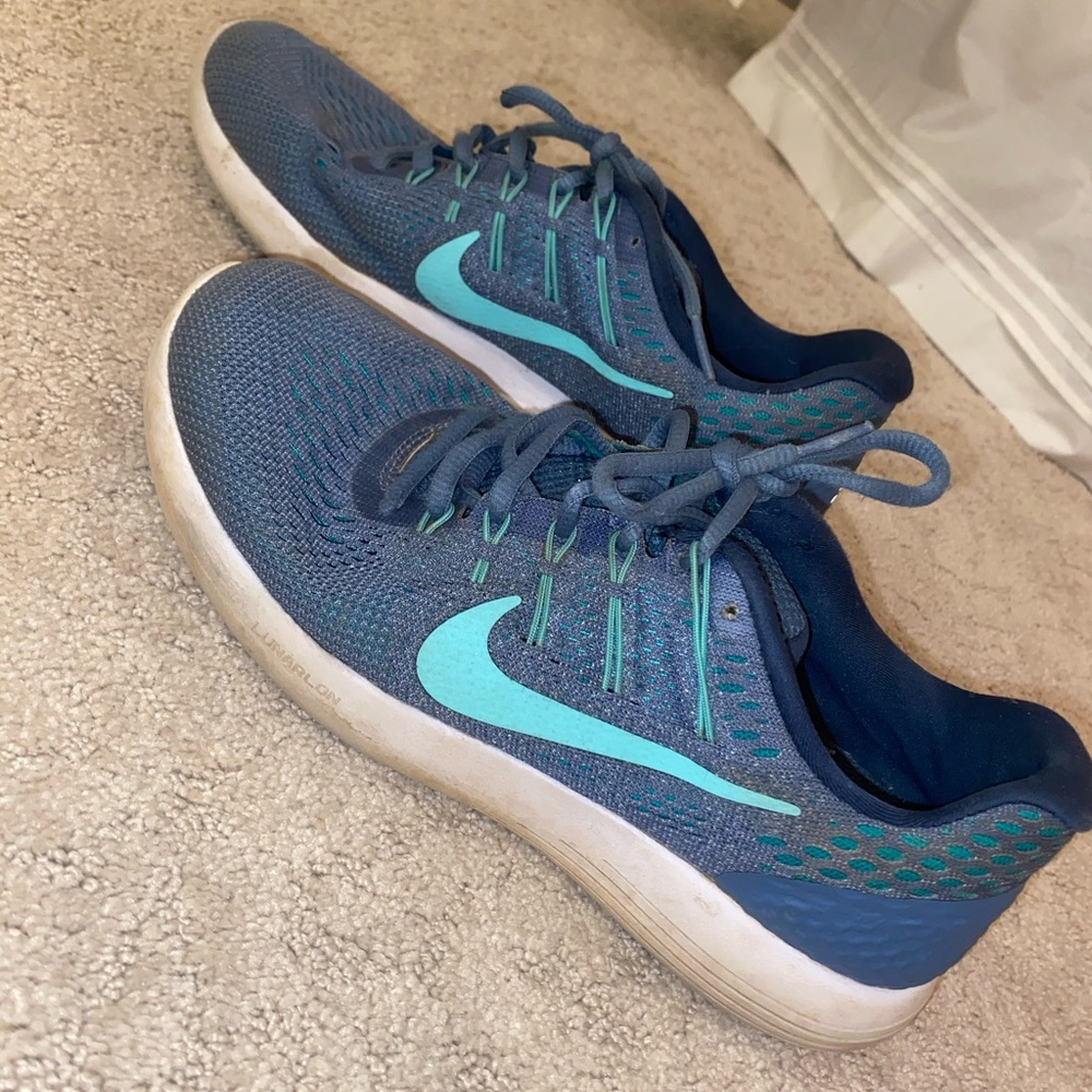 nike tennis shoes